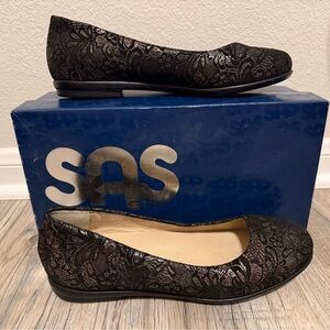 SAS Scenic ballet flats in a black lace print leather finish